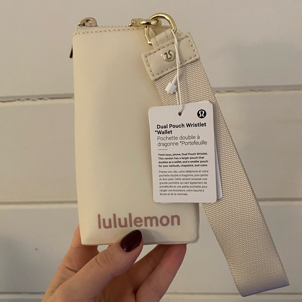 Lululemon wristlet wallet
